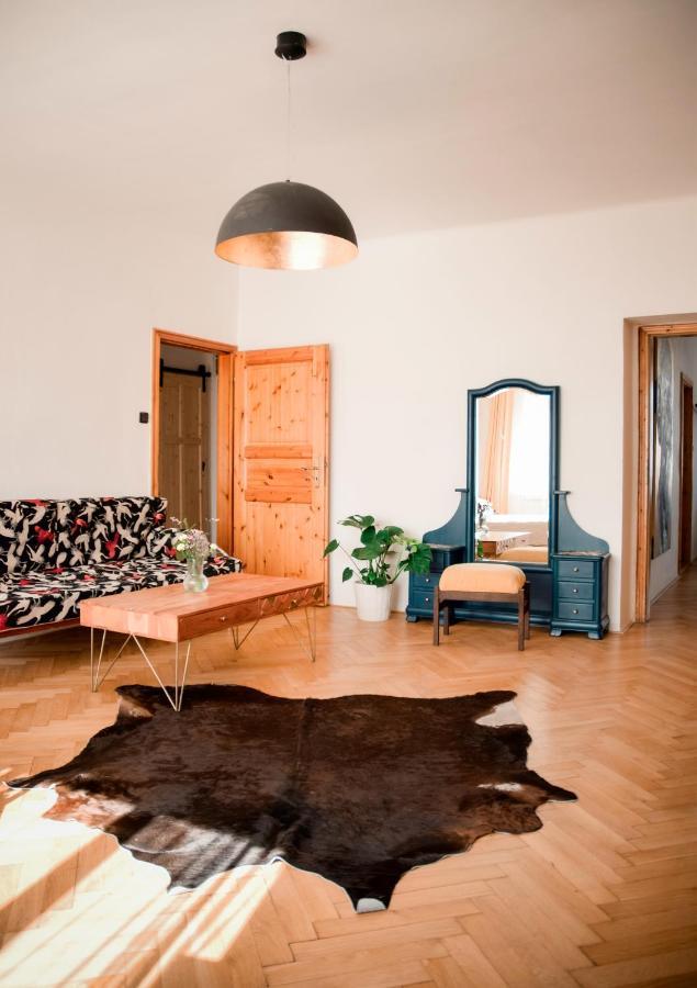 Kiki & Luky Family Apartment By Prague Castle Buitenkant foto