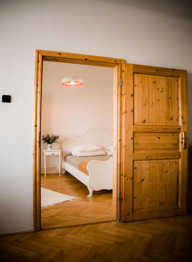 Kiki & Luky Family Apartment By Prague Castle Buitenkant foto
