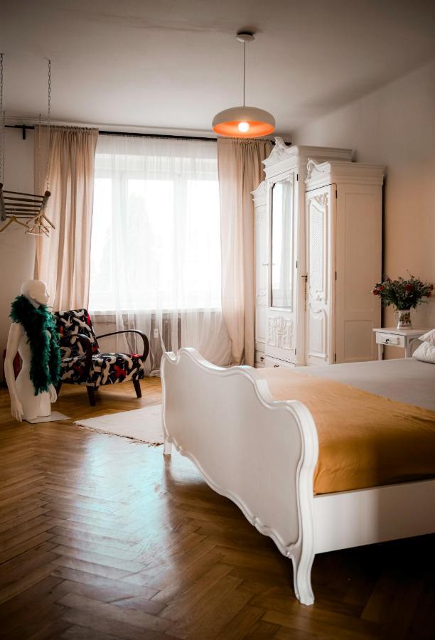 Kiki & Luky Family Apartment By Prague Castle Buitenkant foto