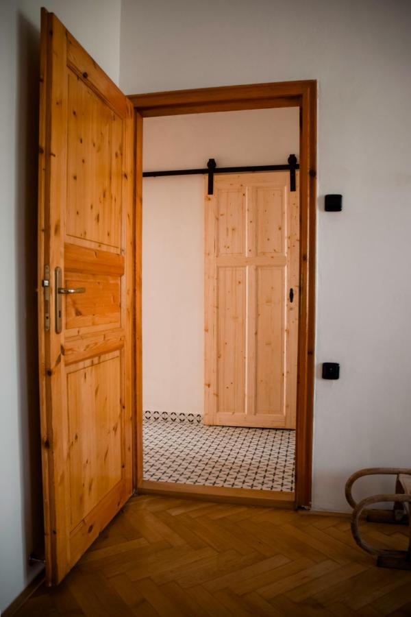 Kiki & Luky Family Apartment By Prague Castle Buitenkant foto