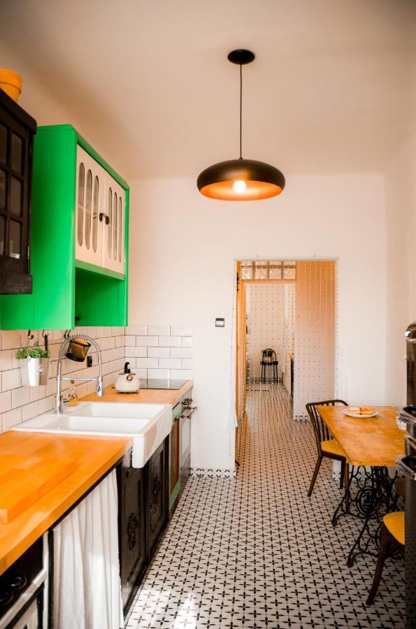 Kiki & Luky Family Apartment By Prague Castle Buitenkant foto