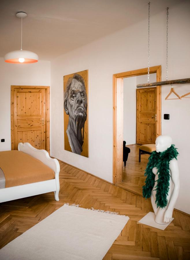 Kiki & Luky Family Apartment By Prague Castle Buitenkant foto